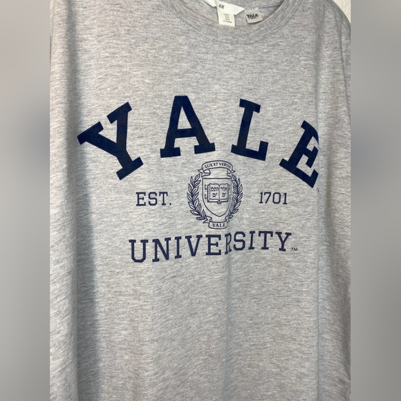 H&M Oversized Printed Tee in Cotton Jersey with Yale University on Front - Picture 5 of 13